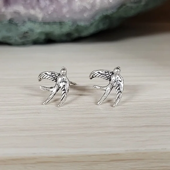 🔥LAST PAIR🔥 Soaring Swallow Stud Earrings - Picture 4 of 8